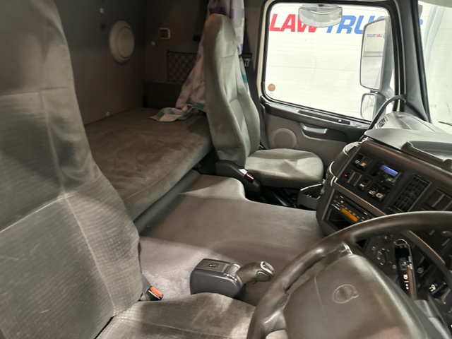 Volvo FM 300 6×2 Sleeper Cab Curtainsider