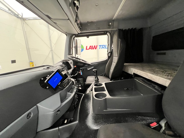 Mercedes Axor 2529 6×2 Rear Lift Sleeper Cab Fridge Box