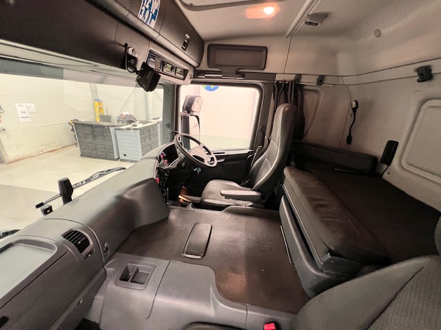 Scania P250 4×2 Sleeper Cab Fridge Box