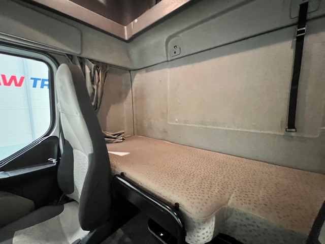 Renault Midlum 190 Sleeper Cab Box Van