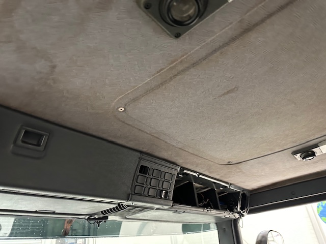 Scania 114 340 6×2 Rear Lift Day Cab Beavertail