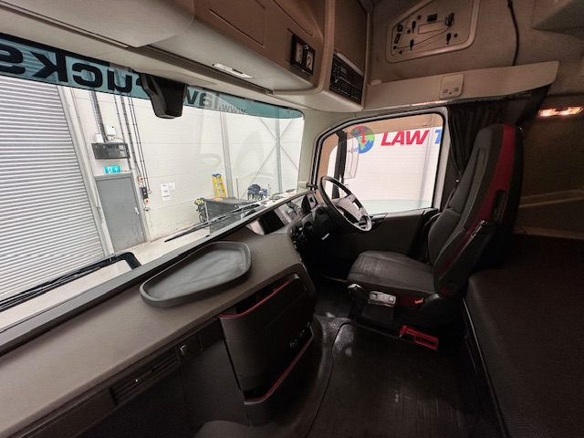 Volvo FH 500 6×2 Midlift Tractor Unit