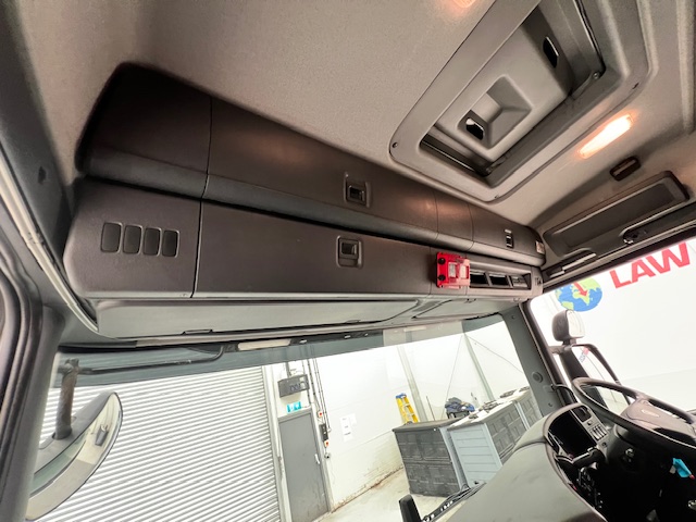 Scania P320 6×2 10 Tyre Sleeper Cab Dropside