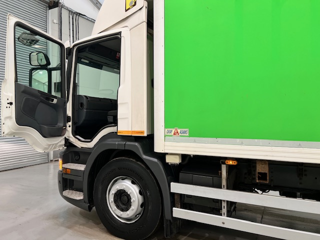 Scania P280 6×2 Rear Lift Day Cab Fridge Box