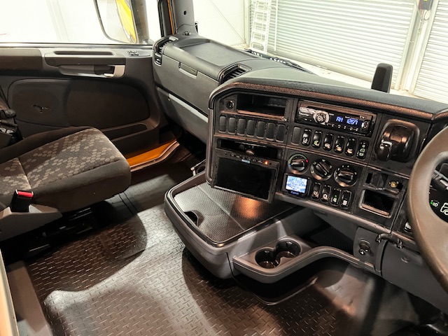 Scania R450 6×2 Rear Lift Tractor Unit PTO