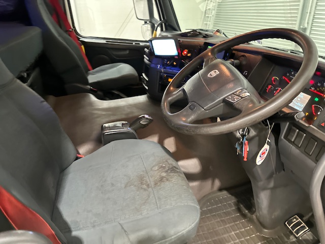 Volvo FM 450 Dropside Brick Grab Drawbar