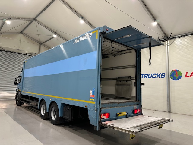 Scania P320 6×2 10 Tyre Rear Lift Insulated Box Van