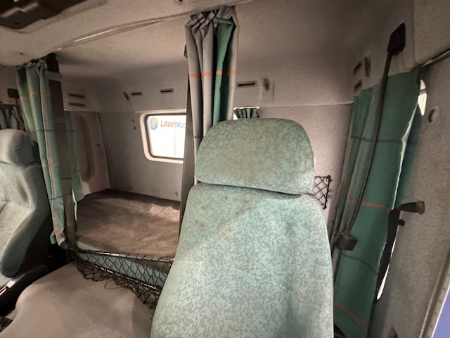 Volvo FM12 340 Rear Lift Sleeper Beavertail