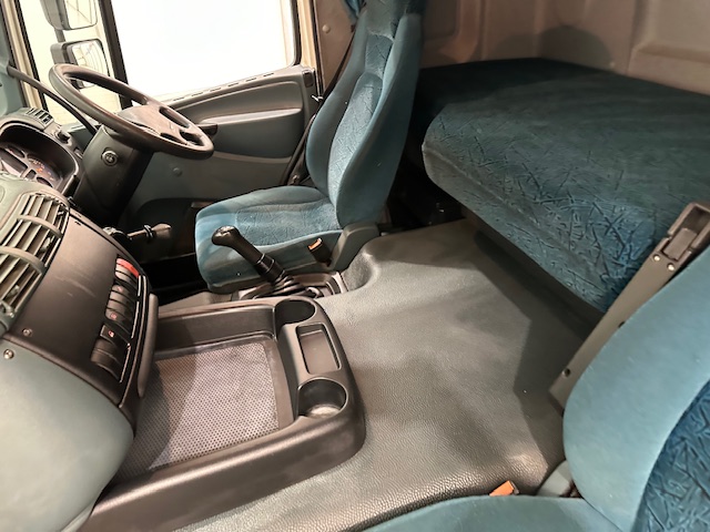 DAF CF65 220 Sleeper Cab Curtainsider Manual