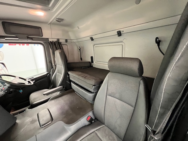 Scania P250 4×2 Sleeper Cab Fridge Box