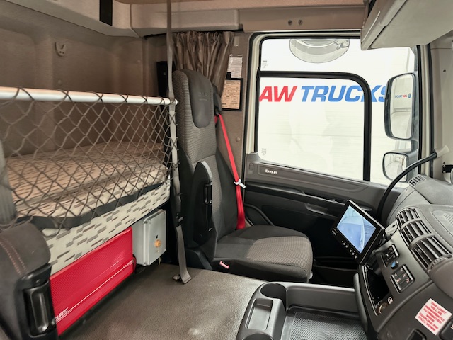 DAF CF 440 6×2 Sleeper Cab Dropside Drawbar Spec
