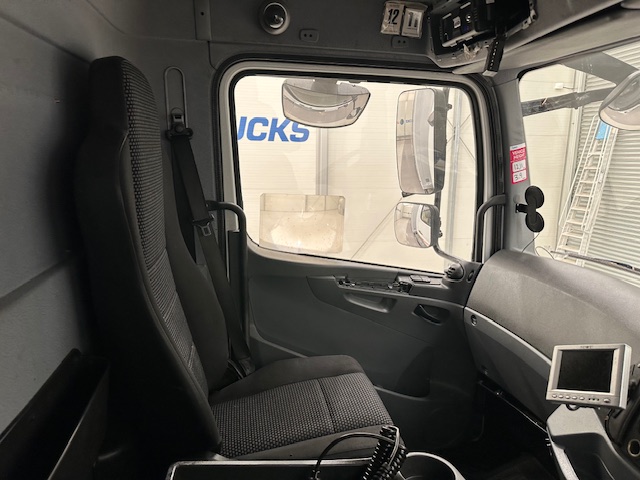 Mercedes Axor 1824 Day Cab Box Van