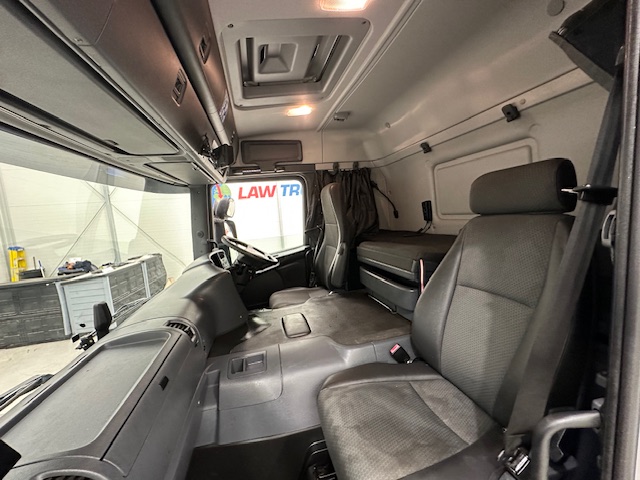Scania P250 4×2 Sleeper Cab Fridge Box