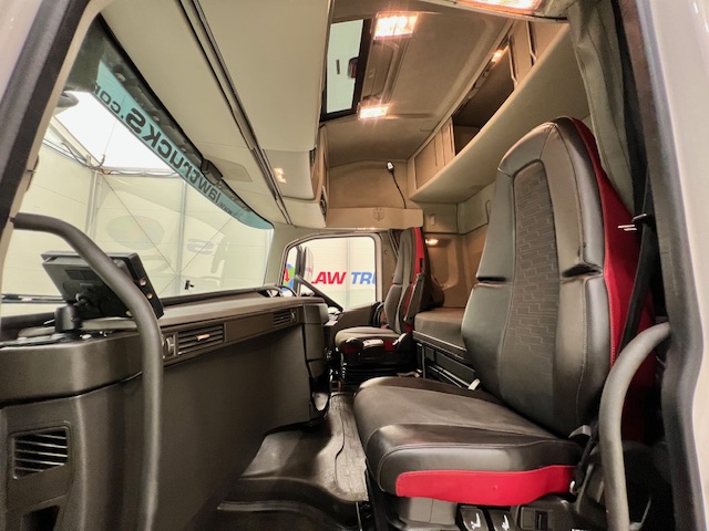Volvo FH 460 6×2 Midlift Tractor Unit
