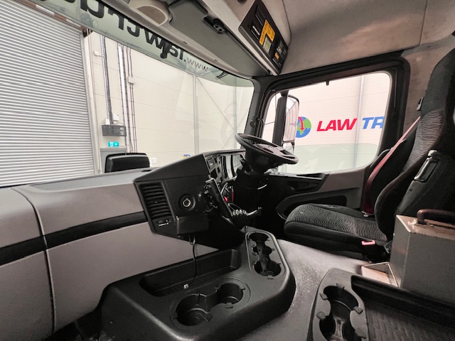 Mercedes Actros 2532 6×2 Rear Lift Day Cab Fridge Box