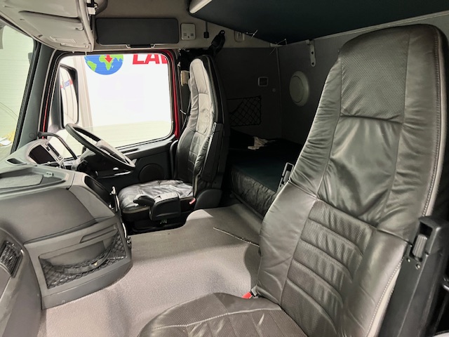 Volvo FM 450 6×2 Sleeper Cab Curtainsider