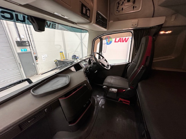 Volvo FH 500 6×2 Midlift Tractor Unit