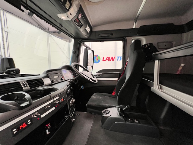 MAN TGS 26.320 6×2 Sleeper Cab Insulated Box Van