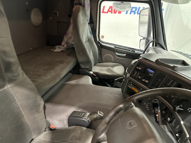 Volvo FM 300 6×2 Sleeper Cab Curtainsider