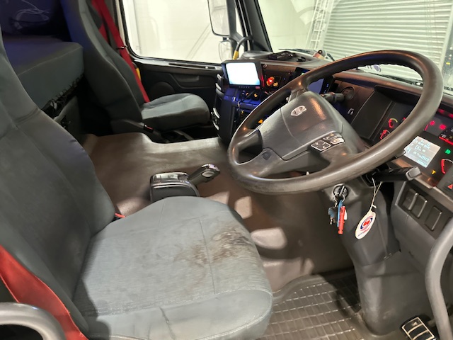 Volvo FM 450 Dropside Brick Grab Drawbar