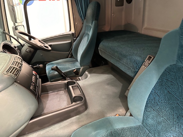 DAF CF65 220 Sleeper Cab Curtainsider Manual