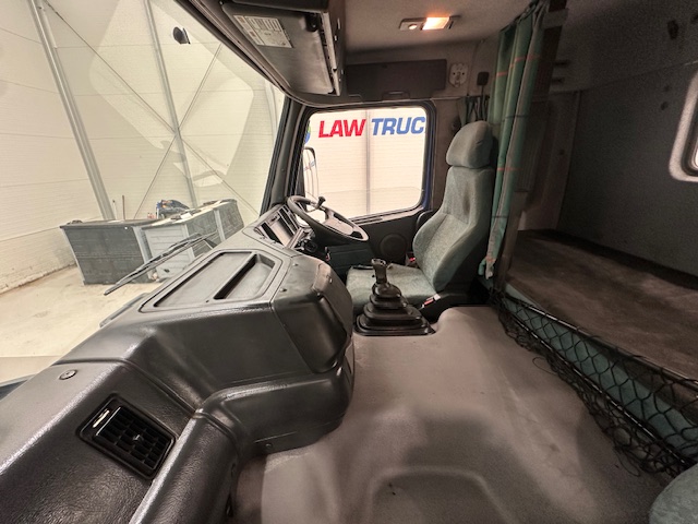 Volvo FM12 340 Rear Lift Sleeper Beavertail