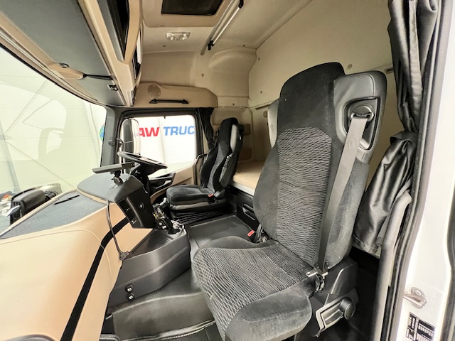 Mercedes Actros 2536 6×2 Sleeper Cab Curtainsider
