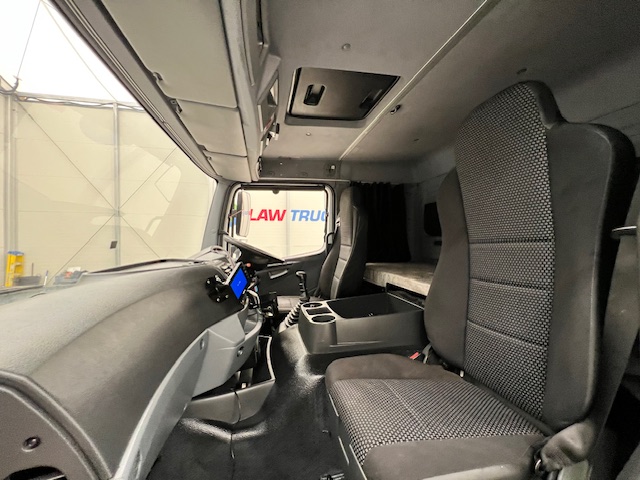 Mercedes Axor 2529 6×2 Rear Lift Sleeper Cab Fridge Box