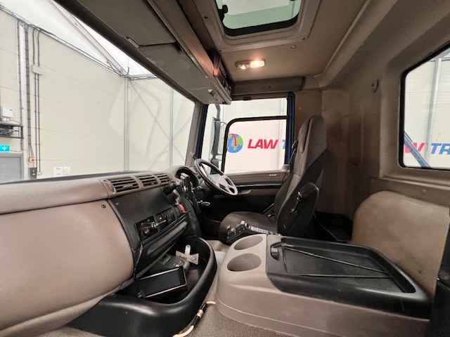 DAF CF85 360 8×4 Day Cab Hookloader