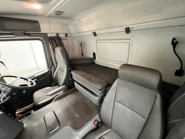 Scania P250 4×2 Sleeper Cab Fridge Box