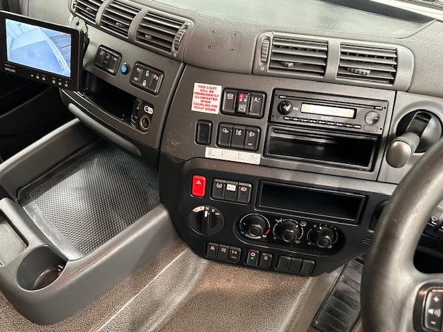 DAF CF 440 6×2 Sleeper Cab Dropside Drawbar Spec