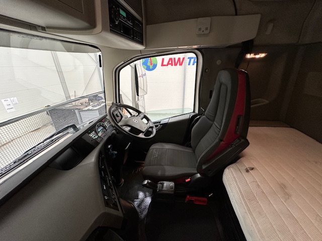 Volvo FH 500 Euro 5 6×2 Tractor Unit Safari Edition