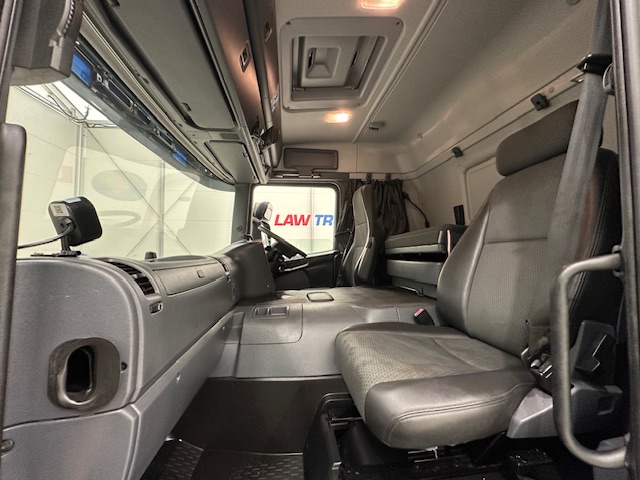 Scania P250 4×2 Sleeper Cab Fridge Box