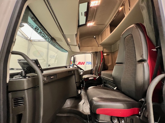 Volvo FH 460 6×2 Midlift Tractor Unit