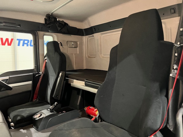 MAN TGM 18.250 4×2 Sleeper Cab Curtainsider