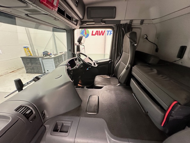 Scania P250 4×2 Sleeper Cab Box Van