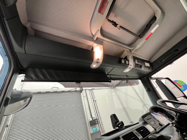 MAN TGS 26.320 6×2 Sleeper Cab Insulated Box Van