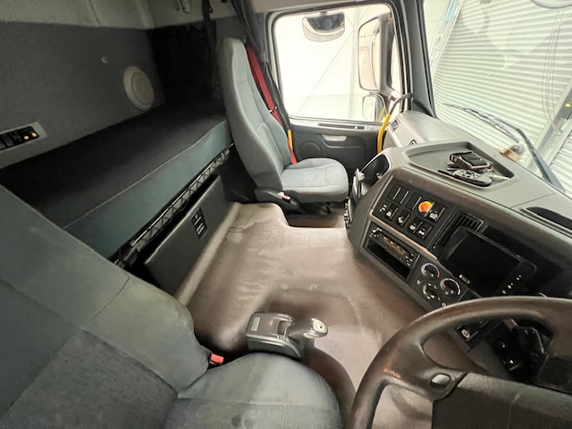 Volvo FM 450 Dropside Brick Grab Drawbar