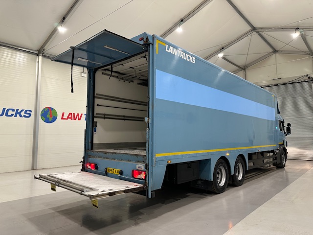 Scania P320 6×2 10 Tyre Rear Lift Insulated Box Van