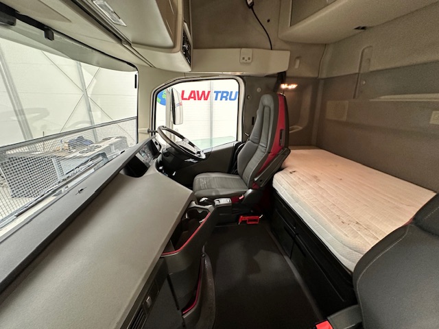 Volvo FH 500 Euro 5 6×2 Tractor Unit Safari Edition