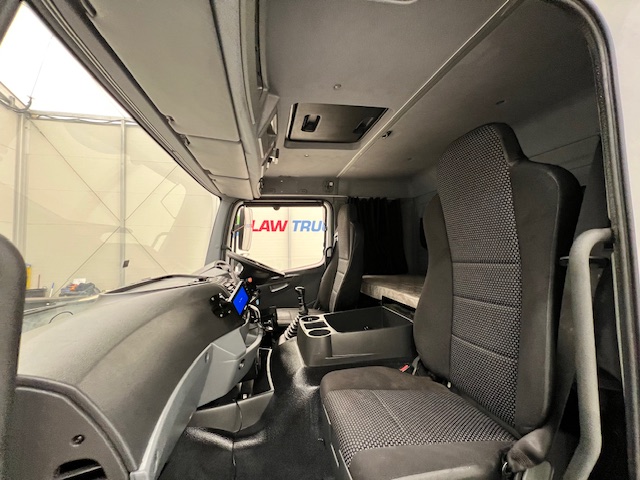 Mercedes Axor 2529 6×2 Rear Lift Sleeper Cab Fridge Box