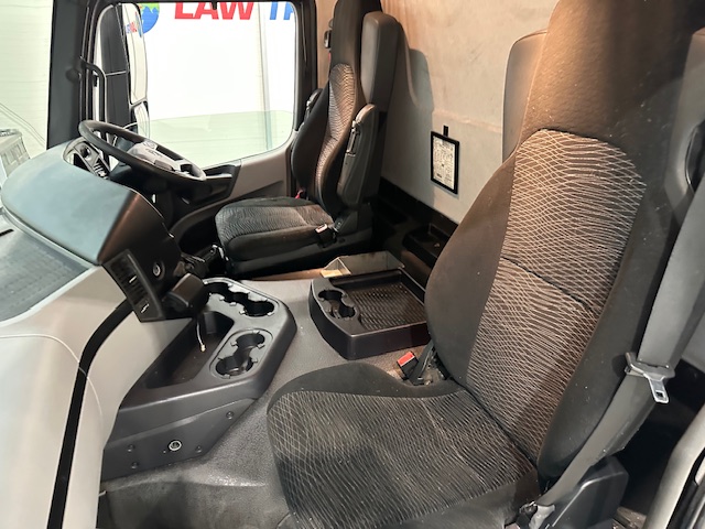 Mercedes Antos 1827 Day Cab Fridge Box