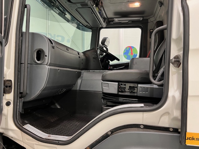 Scania P280 6×2 Rear Lift Day Cab Fridge Box