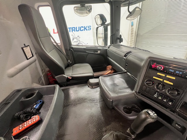 Scania G410 8×4 Rest Cab Hookloader Drawbar