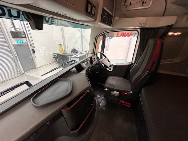Volvo FH 500 6×2 Midlift Tractor Unit