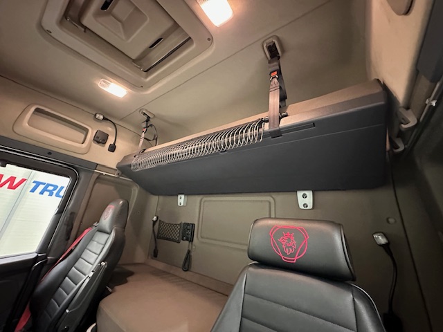 Scania R450 6×2 Highline Midlift Tractor Unit