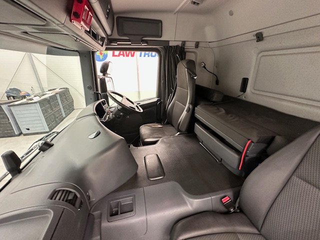 Scania P250 4×2 Sleeper Cab Box Van