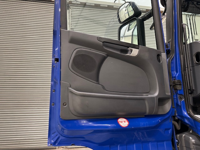 Scania R420 6×2 Rear Lift Brick Grab Drawbar