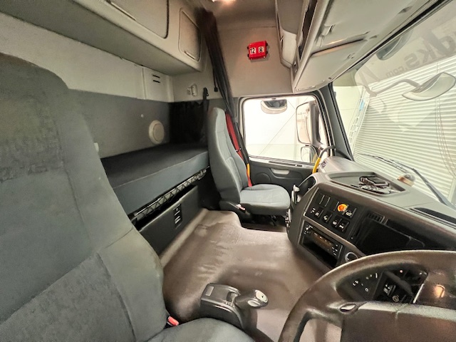 Volvo FM 450 Dropside Brick Grab Drawbar