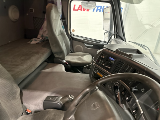 Volvo FM 300 6×2 Sleeper Cab Curtainsider